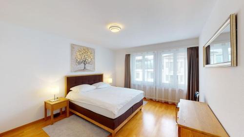 Executive 2 BR flat near to the lake - D10