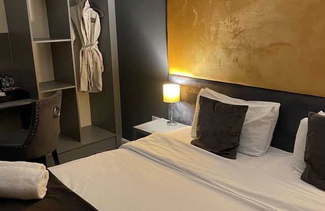 executive double/twin bedroom with en suite