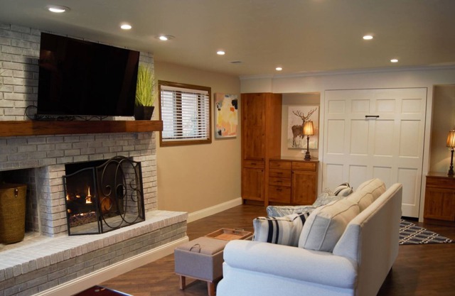 Executive Fully Furnished 1000+ sf 1 Bedroom Garden Level Guest Unit