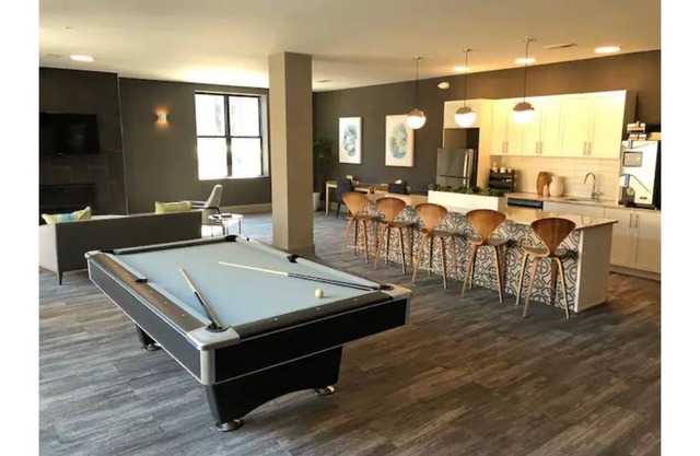 Executive Level Suite w/ Free Garage Parking (519)