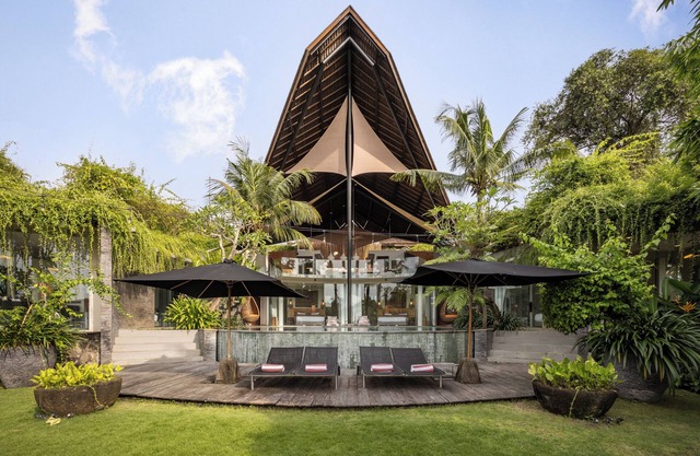 Exotic & Unique 4BR Tropical Haven: Pool - Hot Tub - Rice Field Views - Sleeps 8
