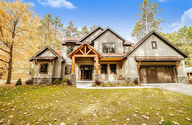 Expansive dog-friendly home w/golf course views, and nearby resort amenities