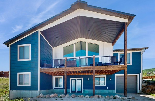Expansive lake house with sweeping views and access to Ideal Beach Resort