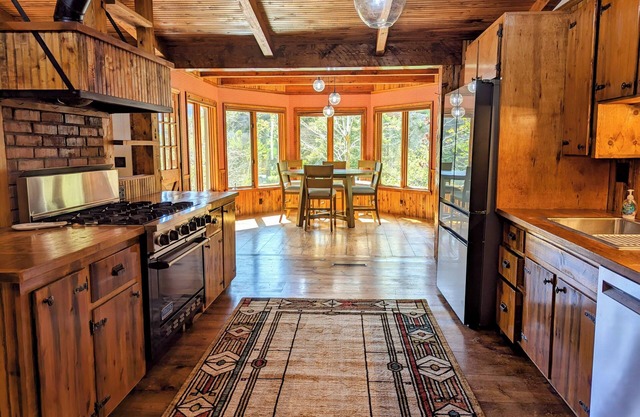 Expect! WOW! Jacuzzi, Game Room, Fire Pit, Waterbed, Massage Chair, Remodel 2024