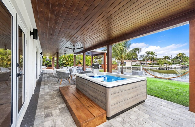 Experience Bayfront Bliss: Your Ultimate Miami Getaway Awaits!
