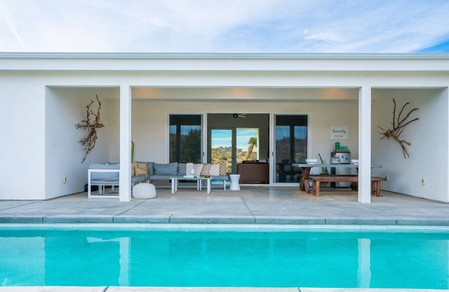 Experience Desert Serenity: Gateway to Joshua Tree
