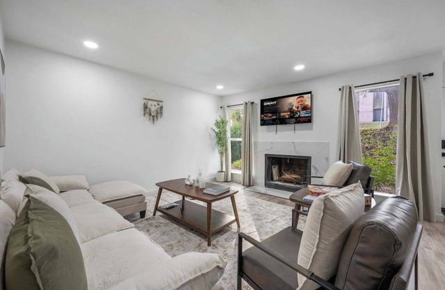 Experience the vibrant spirit of Austin from this charming, 3 bedroom and 2.5 bath home for up to 9 guests - located 15 minutes from downtown. Thoughtfully designed with comfort in mind, it’s the perfect retreat for business trips or getaways