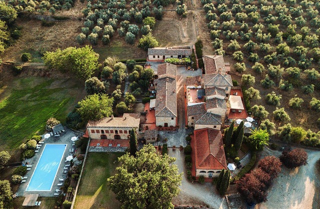 Experience Tuscany:Relaxing Agriturismo villa with Pool Between Siena and Arezzo