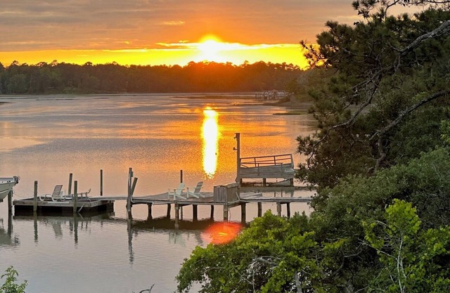 Exquisite 4BR, Boater's Dream, Private Dock!