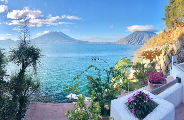 Exquisite Lake Front Villa: Private Cove, Sauna, Pizza Oven, Kayaks, SUPs