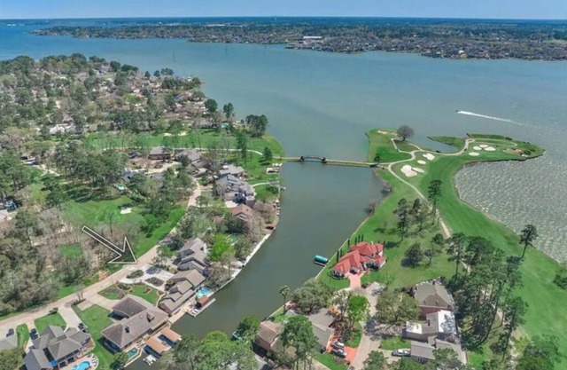 Exquisite Lake Front House w/Pool & Private Dock