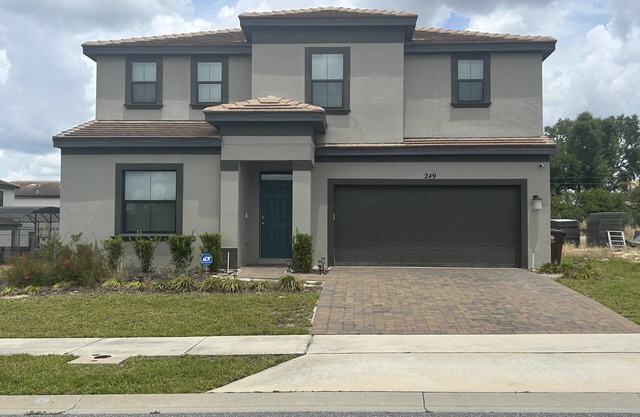 Exquisite Retreat: Luxurious 4BR Pool Home in Gated Balmoral Resort