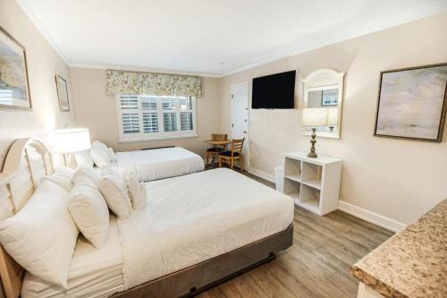 Exquisite Unit on the 1st Flr Resort View Room