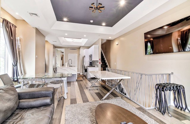 Exquisitely Designed Gem! Roof Deck+Patio