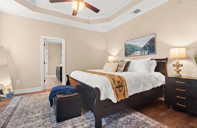 Extended Stay with Fast WiFi, 2 Luxurious King Beds | Business Ready + Pet Friendly | Garage Parking