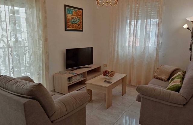 Exterior floor with terrace and 4 bedrooms, 50m. from the sea and 300m. of the beach