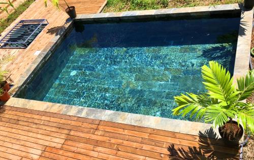 F2 Ixora - spa - piscine - vue mer - 9 min de la plage - Ti Zwézo Paradi