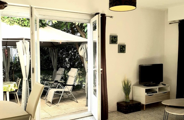 F2 ON THE GROUND FLOOR 150m from the beaches and shops/5pers/48m2