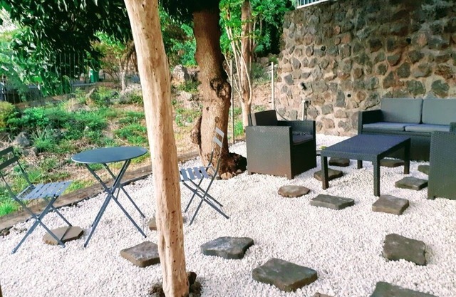 F2, whole housing, in Piton Saint-Leu