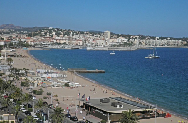 F2 with WATERFRONT VIEWS OF THE MEDITERRANEAN SEA and SAINT-RAPHAEL