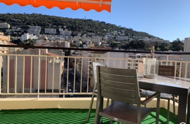 F3 100 m2 10' pied du vieux Nice Parking terrace