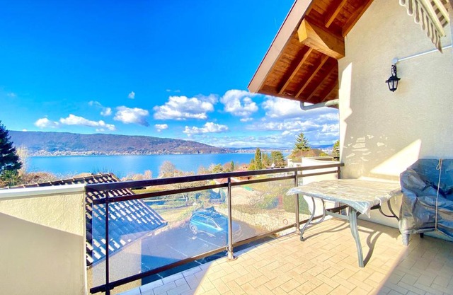 F3 lumineux avec terrasse, parking et WiFi à Veyrier-du-Lac - FR-1-432-81