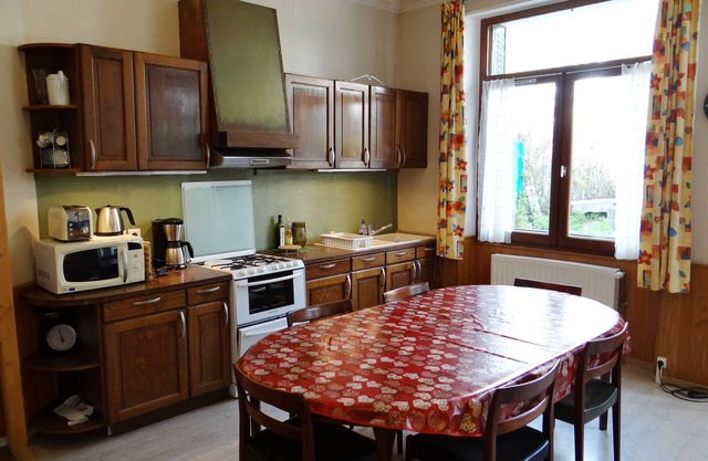 F3 of 57 m² on garden level, near Thermes, private parking