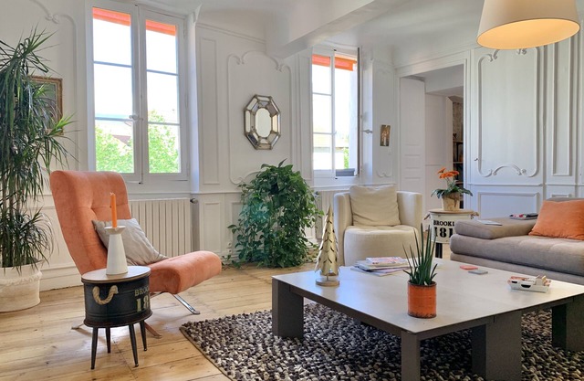 #F5 | Martine's luxurious 👱🏻‍♀️City center | Notre Dame district