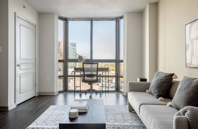 Fab Bethesda 1BR w/Courtyard & Pool, nr Restaurants, by Blueground