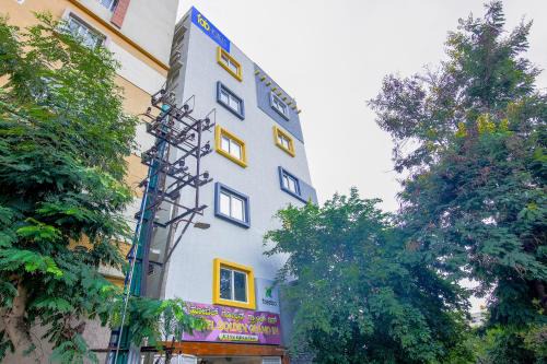 FabExpress Golden Grand Inn - Global Village