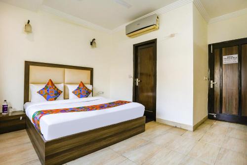 FabExpress JPM The Grand Bella - Nr Nehru Place Market