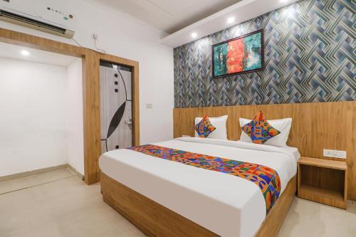 FabExpress Rainbow Villa - Nr IGI Airport New Delhi