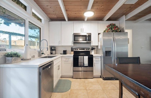 Fabulous 2-bedroom cottage with AC in La Jolla