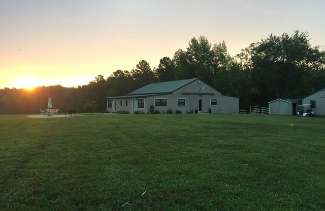 Fabulous 4-bedroom cottage with AC in charming Caddo Gap