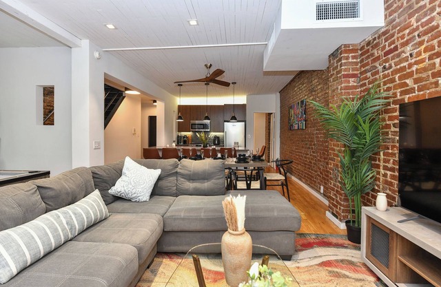 Fabulous 5-bedroom Townhouse with Patio Terrace in vibrant New York