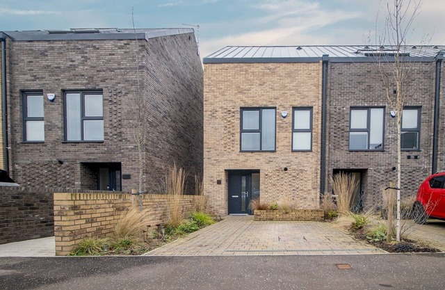 Fabulous Festival Park Home Private Parking/Garden | Pass the Keys
