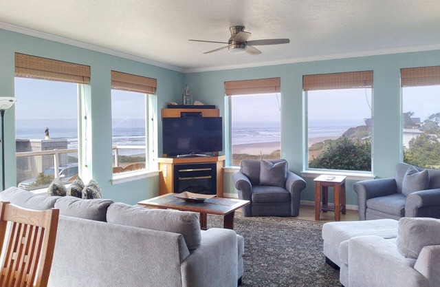Fabulous Ocean Views! Miles of Sandy Beach! Dog Friendly! Shared Private Beach Access!