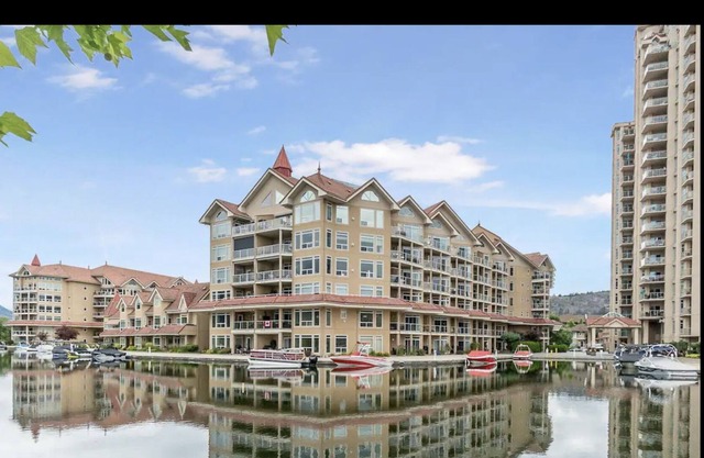 Fabulous Pool Level 2 Bedroom 2 Bath