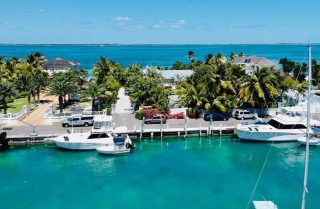 FABULOUS SECLUDED OCEAN FRONT ESTATE.