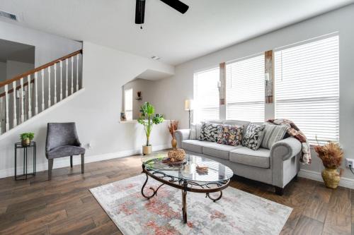 Fabulous & Stylish 4BR w Pool Table and Space to Chill