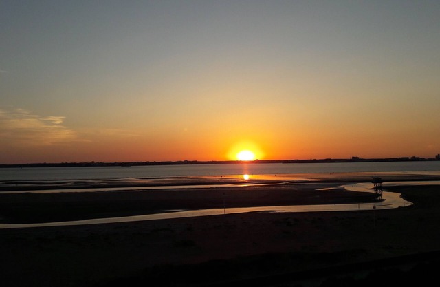 Face à L'océan. 2 Pièces Confortables à 5 Minutes du Centre Ville