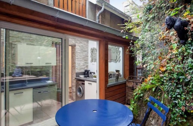 Face aux Thermes: lit double, terrasse, wifi