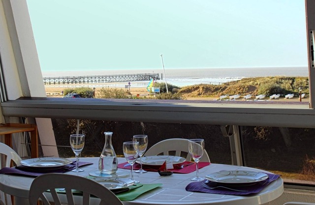 Facing the sea Direct beach access near Estacade and Thalasso (private parking)