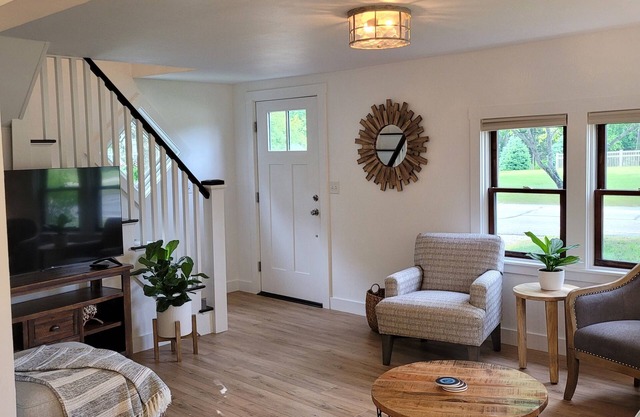 Fair Winds Cottage ~ 1 mile to Kennebunk beaches