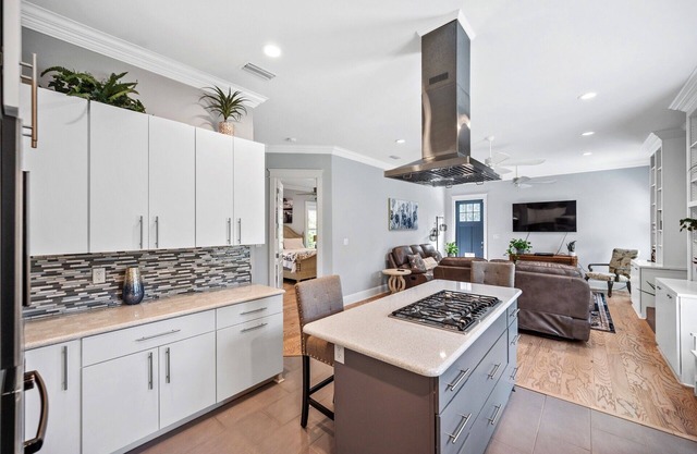 Fairhope Luxe Home - 2x King Bedrooms! 3 Min Walk to Mobile Bay! New!