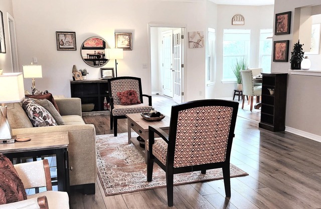 Fairhope - Vacationers Summertime Special!