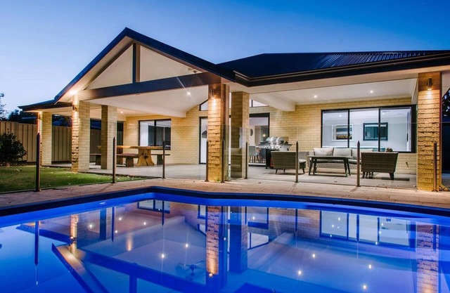 Fairways Spacious Pool House by the Golf Course