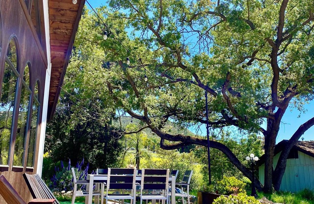 Faithful Oak 4 acre rustic ranch mountain view 3BR + Loft 1 King + 3 queen beds