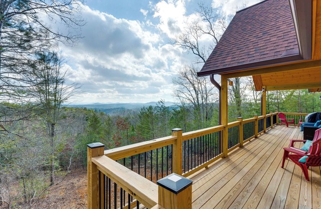 Fall Colors, Deck & Fireplace: Murphy Mtn Retreat!