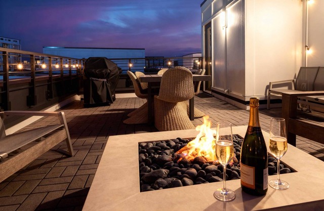 Fall rooftop fire pit, skyline views, chef's kitchen near Broadway